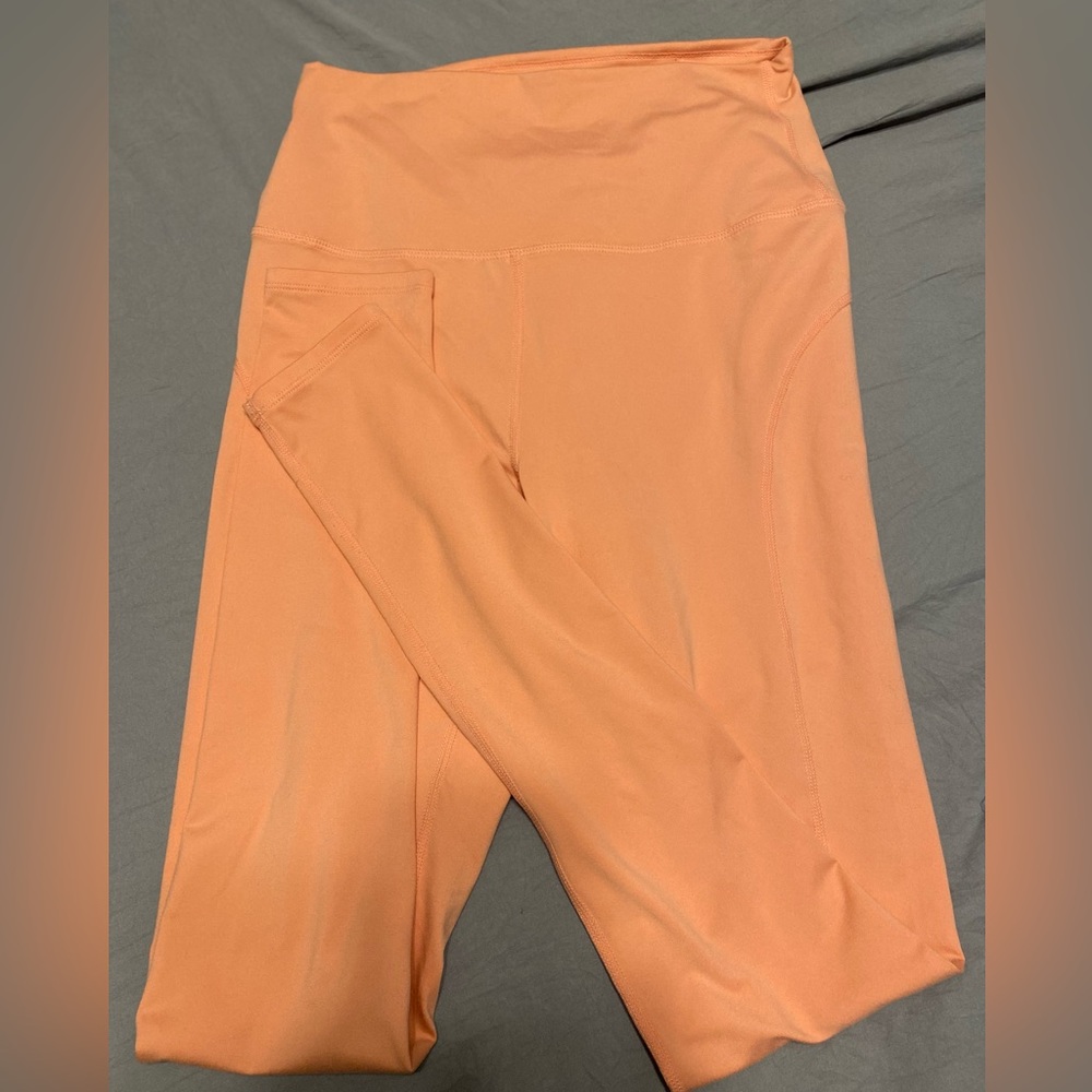Free People Movement Leggings, Hi Rise, full length size m/m Color is‎ peach